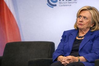 Macinka v Mnichově poučoval, kolik je pohlaví. Clintonová nechápavě hleděla - Médium.cz