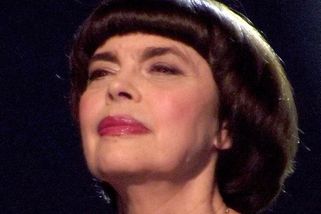 Mireille Mathieu v Praze: Ve 79 letech zvedala publikum ze sedadel - Médium.cz
