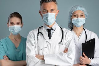 Vadí vám nepříjemní doktoři? Tak se naučte chovat - Médium.cz