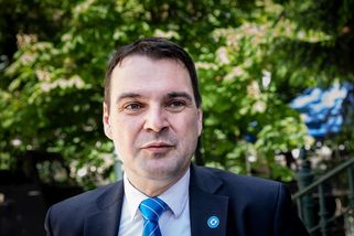 Kolik zmařených životů je dost? Invaze nikdy není legitimní, je čas válku ukončit, vzkázal Macinka Rusku