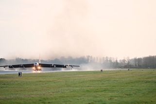Vypadají podezřele. Neznámé drony létají již několik dní nad základnami v Británii - Novinky