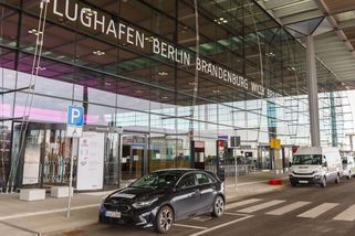 U berlínského letiště už přes rok parkuje auto. Poplatek přesáhl pět milionů - Novinky