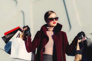 Dřeváky opět v kurzu? 5 módních trendů, které ovládnou podzim 2022 - ČasProŽeny.cz