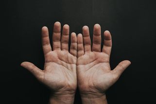 Podpora v nezaměstnanosti má obrovské trhliny. Jak z ní má člověk vyžít? - Médium.cz