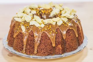 Buchty po ránu: Noblesní medová bábovka Josefa Maršálka je vláčná díky jablkům, voní karamelem a její chuť je nadpozemská