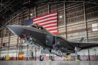 Íránci tiše zasáhli amerického výrobce F-35 v citlivém bodě. A začali vyhrožovat