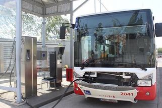 O víkendu jezdí dieselem. Dopravní podniky šetří kvůli cenám zemního plynu