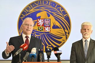 Šéfové tajných služeb naštvali Hrad kritikou sbírky pro Ukrajinu - Novinky