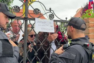 Nadávky a hlasitá hudba. Vlastenecké setkání na Příbramsku provázely konflikty s odpůrci - Novinky