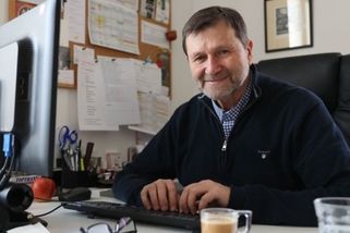 prahain.cz/celebrity/jan-hrusinsky-venoval-andreji-babisovi-dve-vety-pak-zavesil-24933.html