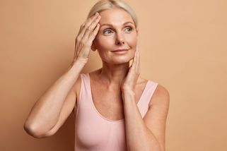 Nejčastější beauty přešlapy žen po čtyřicítce: Vyvarujte se výrazné rtěnce nebo kosmetice pro dvacítky