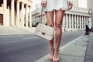 ŽENA-IN - V létě jsou ženy vystaveny sexuálnímu obtěžování víc než jindy: Natáčení, focení pod sukní ani neslušné návrhy nejsou nic ojedinělého