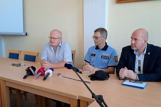 Dívku, která v Domažlicích pobodala dva spolužáky, zpacifikovali učitelka a ředitel - Novinky