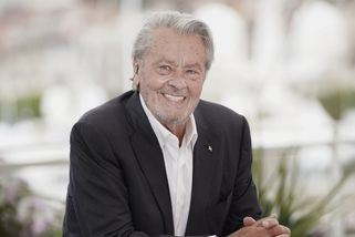 Policie našla u herce Alaina Delona desítky střelných zbraní - Seznam Zprávy