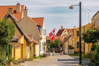 Příliš prsatá mořská víla pobouřila Kodaň. Úřady „pornografickou“ sochu odstraní - Novinky