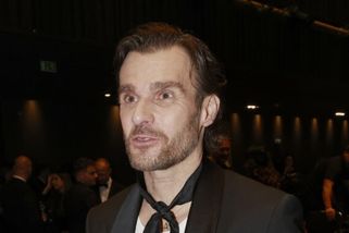 Pro Mareše je prosinec prokletý. Poslední měsíc v roce ho opustil tatínek, blízká kamarádka i celoživotní parťák