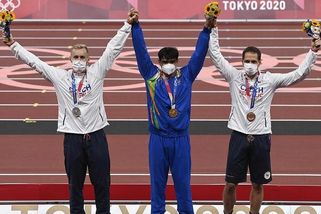 Komplikace před vyhlášením! Veselý šel do slipů, zachránil ho Doktor - Sport.cz