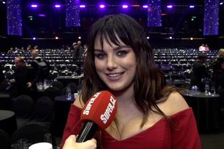 Obří vnady vystavila v korzetu! Ewu Farnou do něj sešněrovali tak drsně, že jí docházel dech - Super.cz