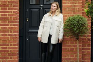 Nový módní hit na podzim: Košile místo kabátu i svetru! - Proženy.cz