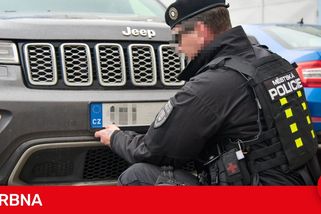 Strážníci přitvrdí. Dlužníkům v Budějovicích sundají registrační značky