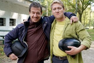 Martin Kraus si vzal veterinářku, bratr Ondřej herečku. Všichni společně žijí na rodinném statku