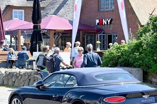 Německo Němcům, cizinci pryč! Zlatá mládež si na videu z ostrova Sylt zahrává s ohněm - Novinky