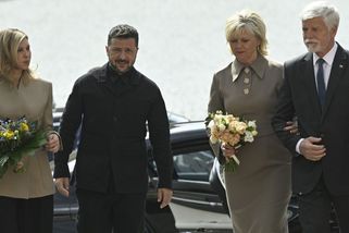 První dámy Pavlová a Zelenská se sladily. Ukrajinský prezident tuto barvu překvapivě vynechal