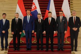 Summit V4 poznamenal spor o Ukrajinu. Maďaři narazili na Poláky a Vystrčila - Seznam Zprávy