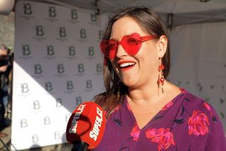 Dcera Petry Černocké drží smutek po zemřelém manželovi v růžových brýlích a barevných šatech