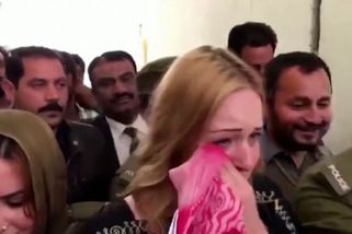 Češka souzená za pašování drog odcestovala z Pákistánu - Novinky