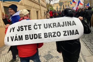 Příval bahna z Ruska a polí Agrofertu rychle stoup...