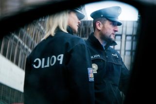 Policista v Ivančicích zastřelil agresivního muže, který zranil tři lidi