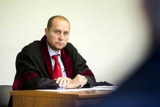 Odpověděli jsme Decroix obratem, brání se v bitcoi...