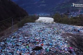 Řeku Tisu znečišťují tisíce tun odpadků, hrozí ekologická katastrofa - Seznam Zprávy