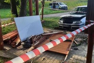 Strašlivá nehoda na Havlíčkobrodsku: Osmnáctiletý mladík naboural do altánu, kde seděly tři děti – eXtra.cz