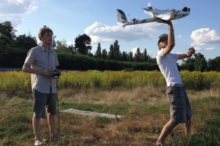 Dnešní generace by téměř jistě základní vojenskou službu zvládla aneb o strejcovském tlachání u píva - Médium.cz