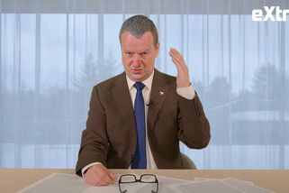 Andrej Babiš chce zastropovat počasí a z Průhonic dělá pevnost s levným benzinem | Extra v terénu