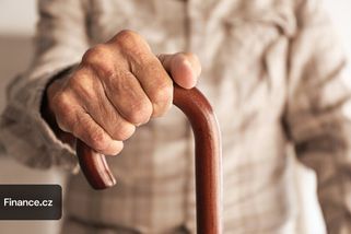 Vláda má v plánu zavést valorizaci důchodů podle věku