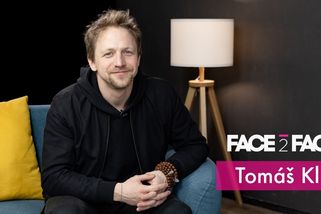 Tomáš Klus se rozpovídal o detailech z manželství, i smutných osudech ubytovaných Ukrajinců | FACE TO FACE