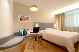 Jak postavit děti na vlastní nohy? Ukončete provoz mamahotelu - Médium.cz