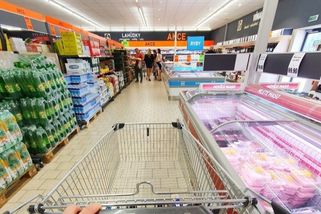 „Byla mladá a upravená, ale vypadala nervózně. Pak sáhla do regálu a já nevěřila svým očím,“ líčí Lucie