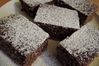 Jak vařit levně? Vládní úsporná kuchařka nabízí kolem 50 receptů. Najdete zde bezpracný perník, langoše i domácí rohlíky