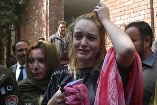 Otázka, kterou řeší Česko: Co přesně stojí za tím, že Terezu Hlůškovou pákistánský soud zprostil obžaloby? Zeptali jsme se