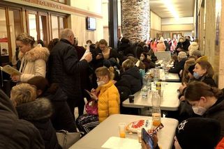 Městskou knihovnu v Praze zaplnili uprchlíci. Krizové centrum se má přesunout - Novinky