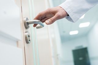 Lékař údajně ošetří jen některé Rusy. Komora o ničem neví - Novinky