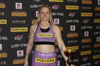 10 hodin, žádná reakce, kritizují blízcí Míny pojišťovnu. Ta nařčení z nečinnosti odmítá