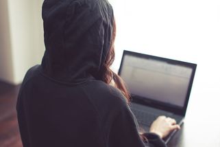 Policie ve Varšavě zadržela tři Ukrajince se špionážní technikou - Seznam Zprávy