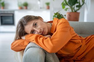 Proč jsou ženy „sendvičové“ generace neviditelné?