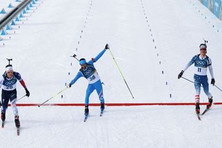 Olympiáda | Nevídaná show nadchla diváky. Biatlonisté si po pokaženém závodě uspořádali vlastní souboj - Sport.cz