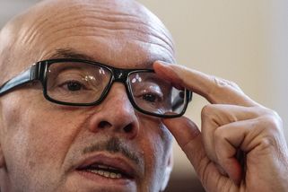 Je to nezákonné, víme to, ale nic dělat nemůžeme, podepsal nový ministr Klempíř